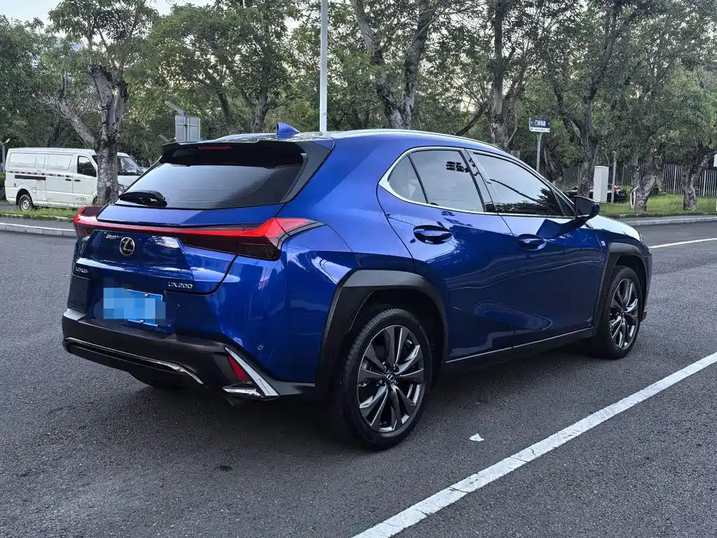 Lexus UX — миниатюра 3