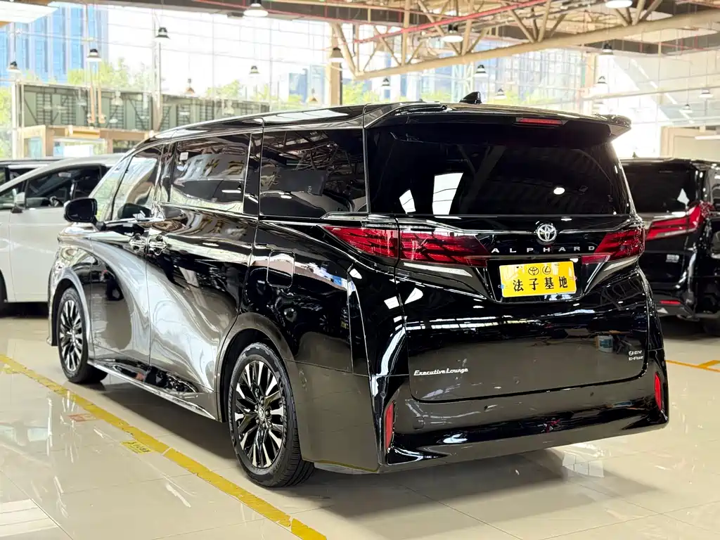 Toyota Alphard — миниатюра 23