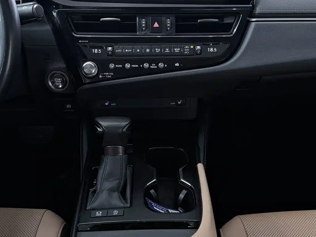 Lexus ES — миниатюра 16