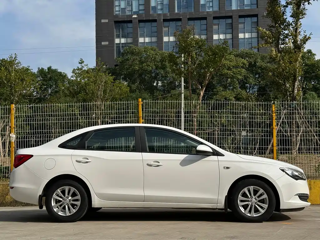 Buick Excelle — миниатюра 8