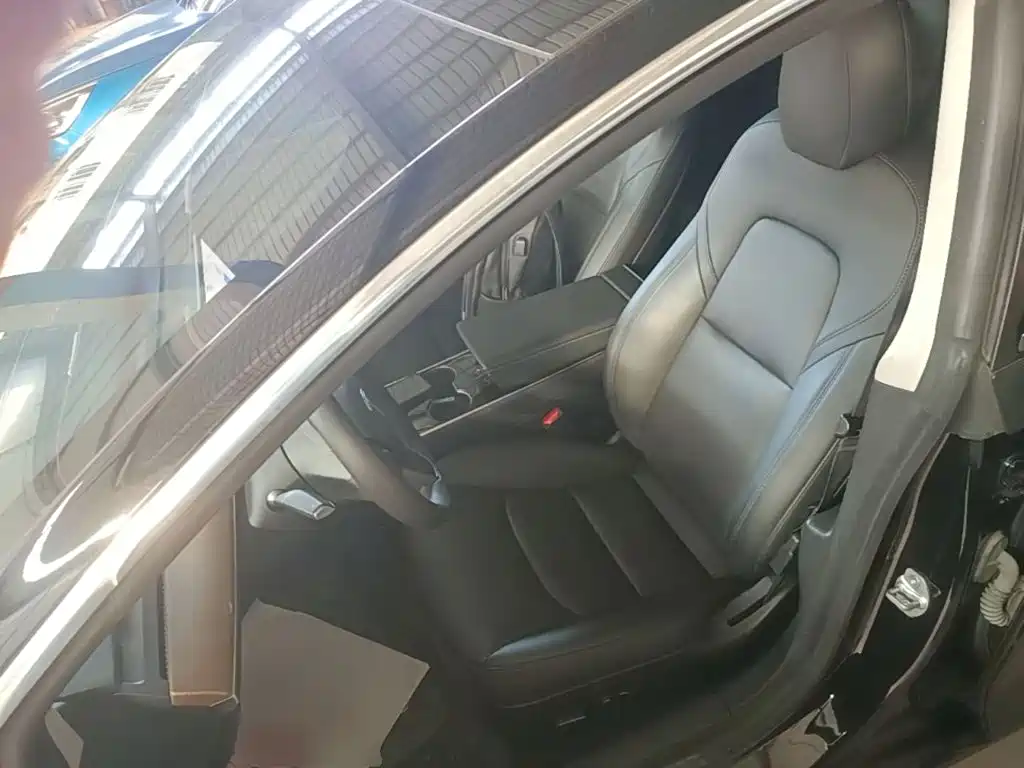 Tesla Model 3 — миниатюра 15