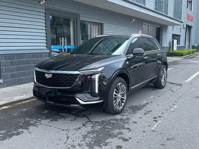 Cadillac XT — фото 1