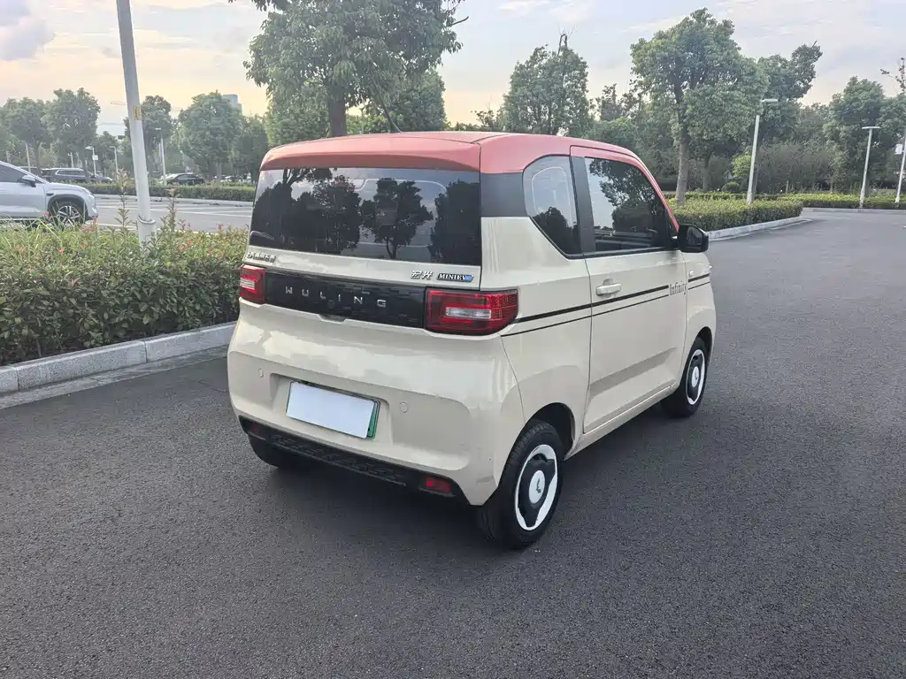 Wuling MINIEV — миниатюра 5