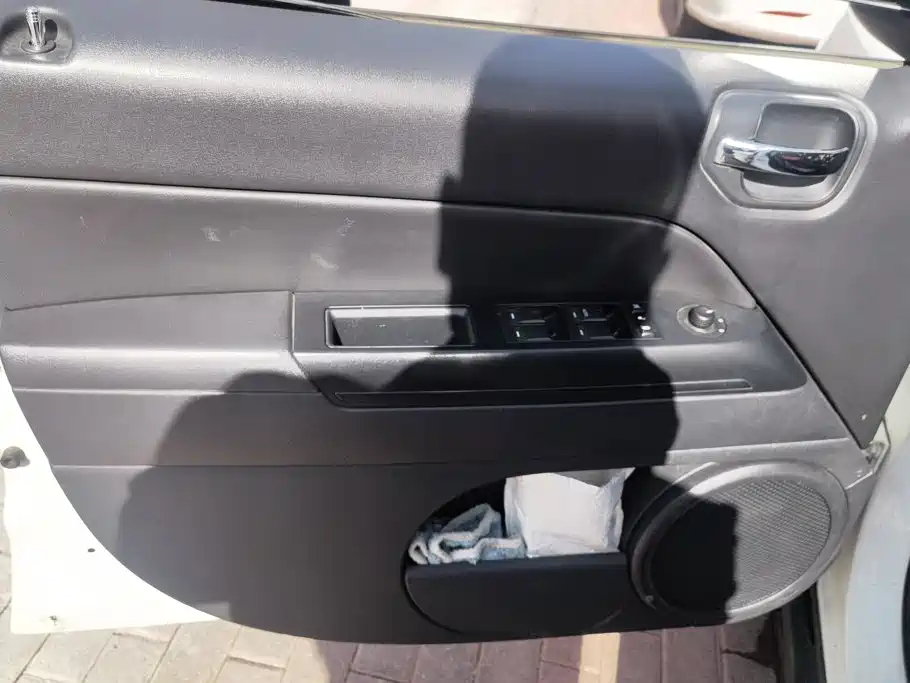 Jeep Compass (Import) — миниатюра 7