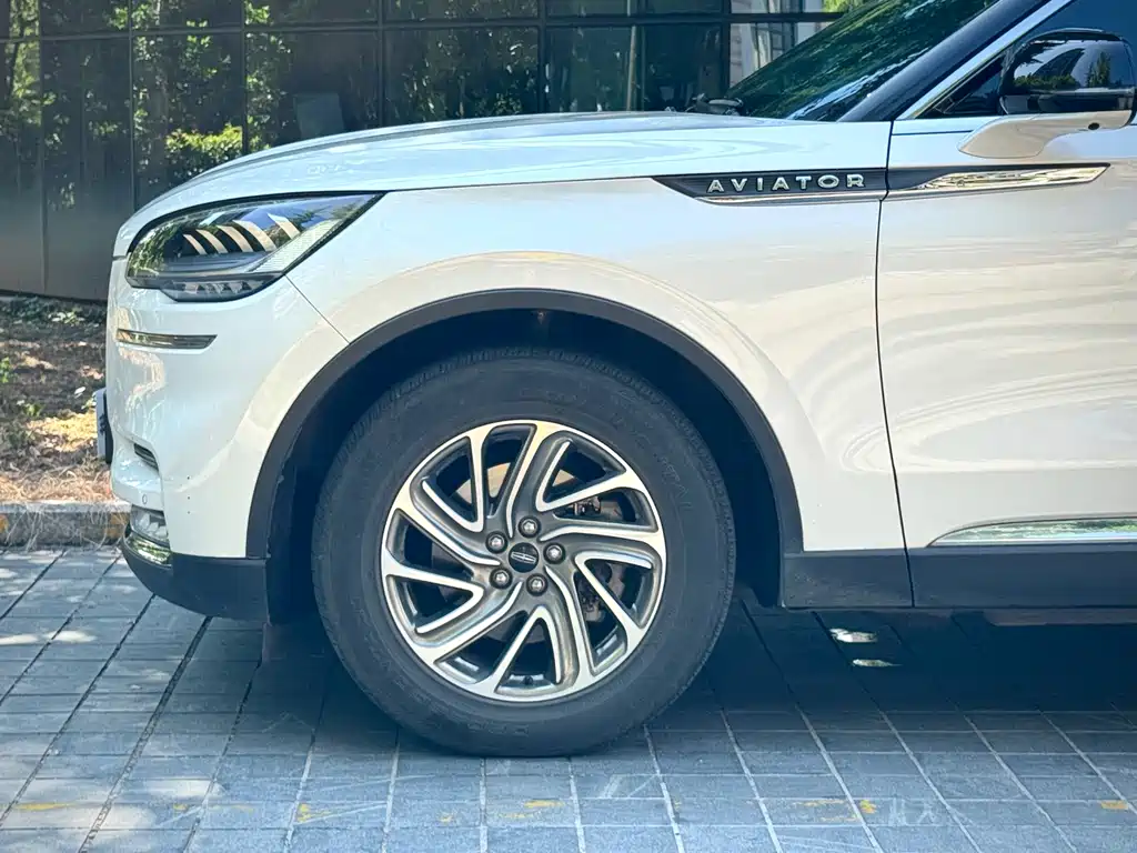 Lincoln Aviator — миниатюра 8