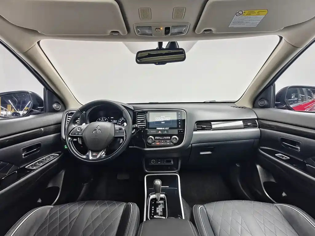 Mitsubishi Outlander — миниатюра 15
