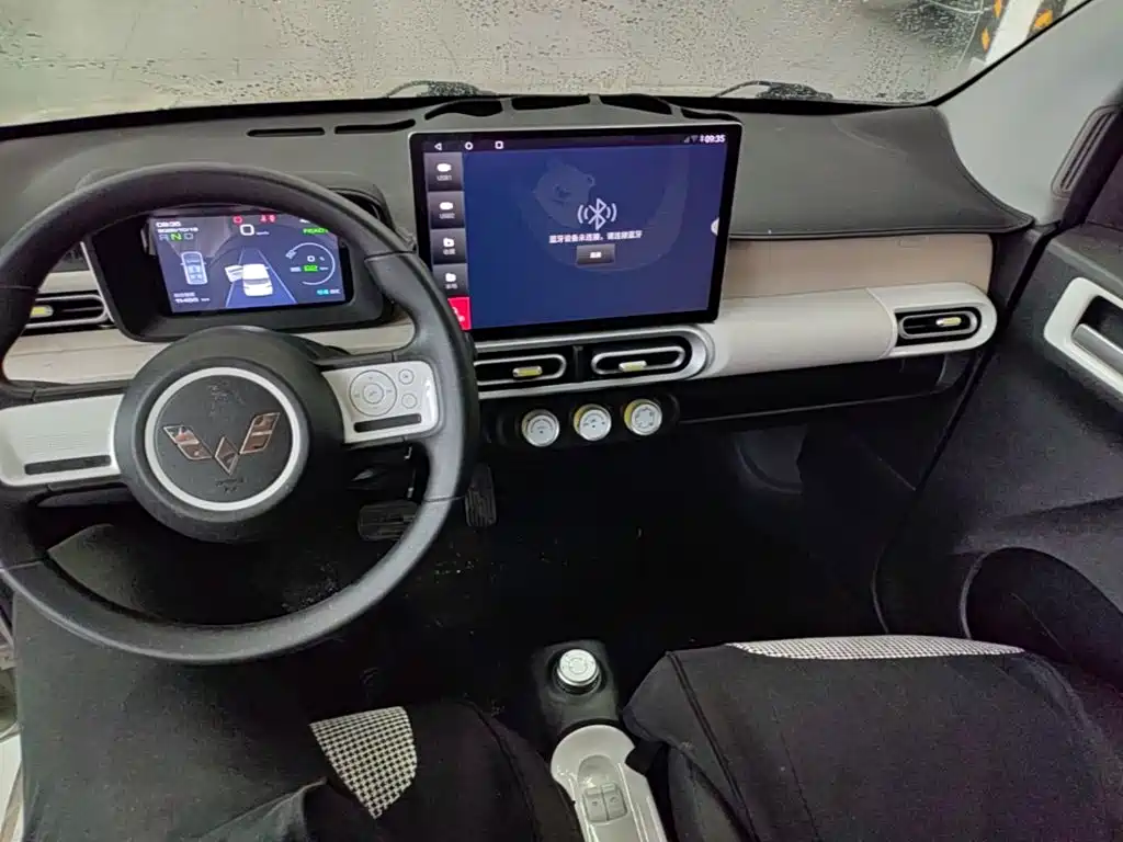 Wuling MINIEV — миниатюра 10