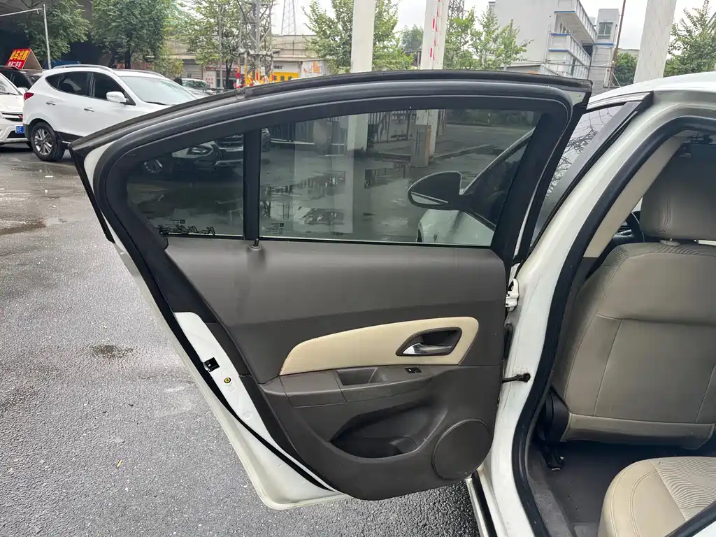 Chevrolet Cruze — миниатюра 12