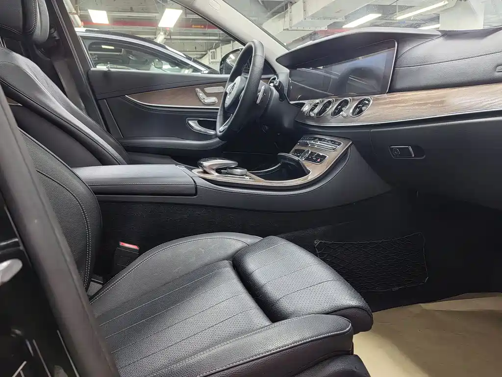 Mercedes-Benz E-Class — миниатюра 14