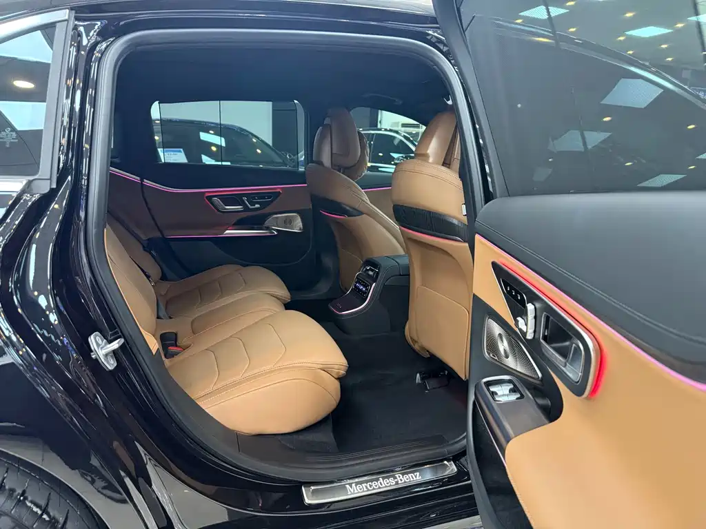 Mercedes-Benz E-Class — миниатюра 16