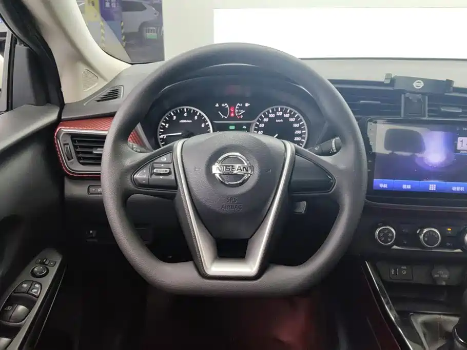 Nissan Bluebird — миниатюра 15