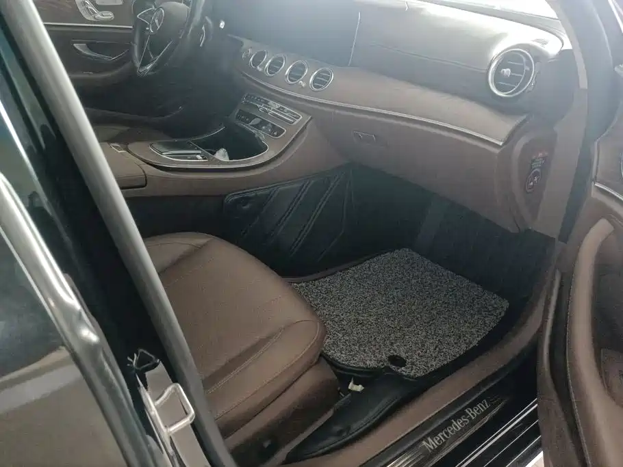 Mercedes-Benz E-Class — миниатюра 8