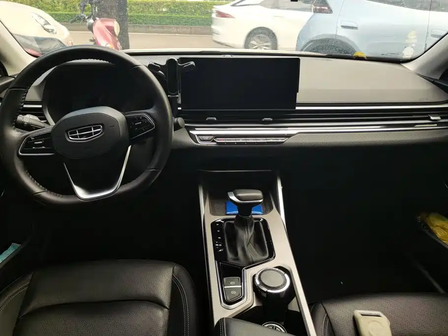 Geely Emgrand — миниатюра 12