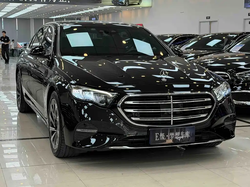 Mercedes-Benz E-Class — миниатюра 2