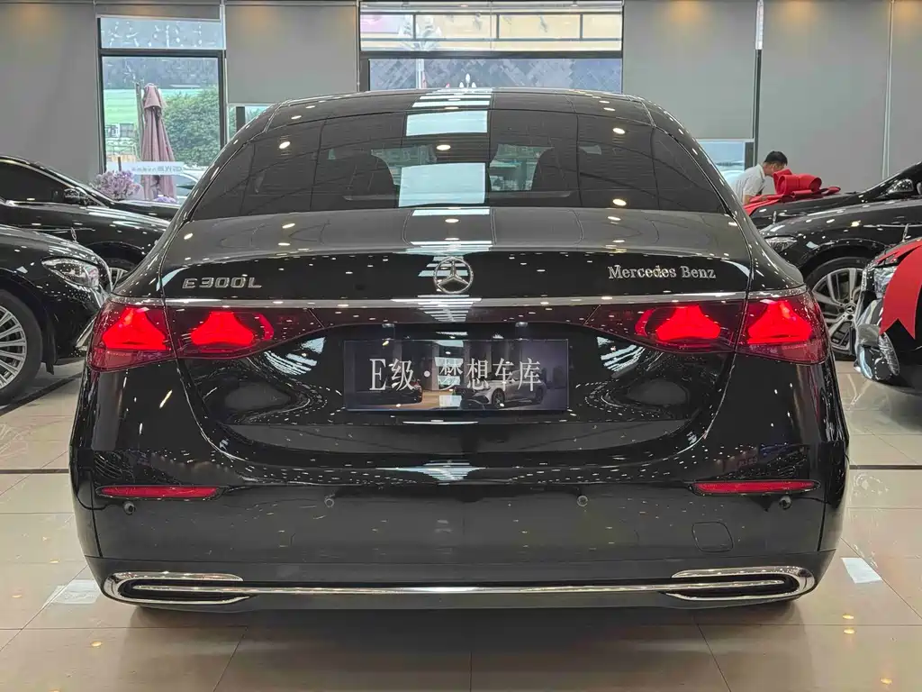 Mercedes-Benz E-Class — миниатюра 15