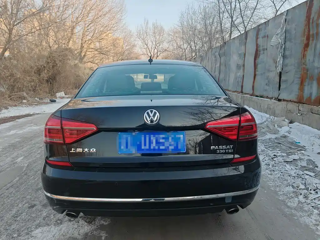 VOLKSWAGEN PASSAT
