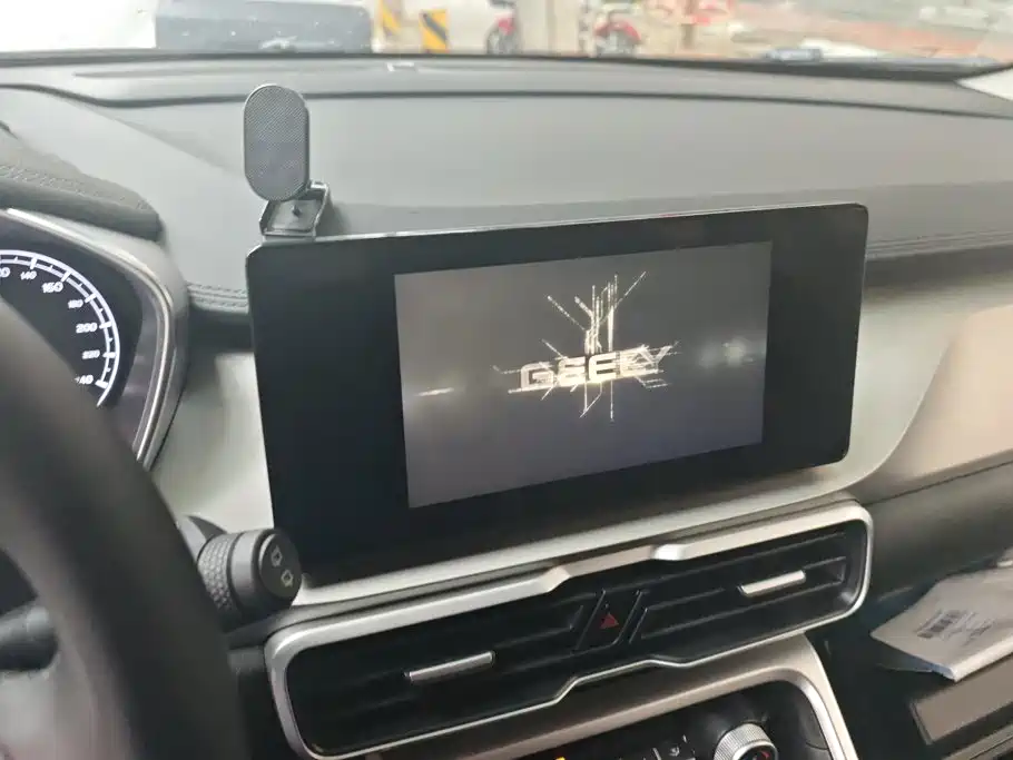 Geely Binyue — миниатюра 13