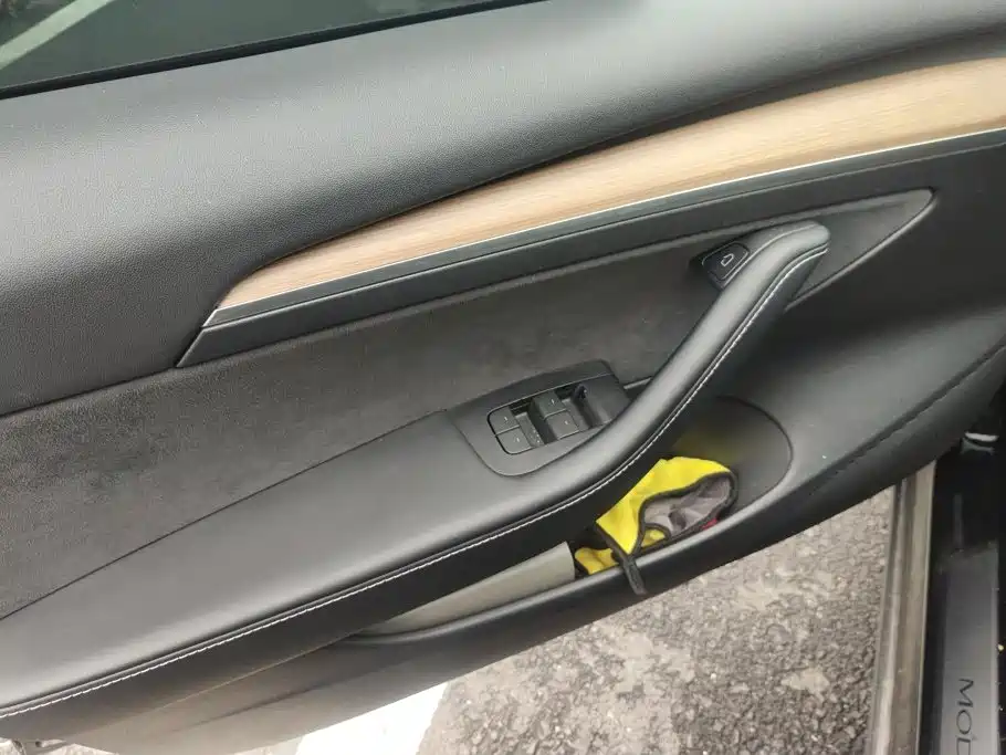 Tesla Model 3 — миниатюра 7