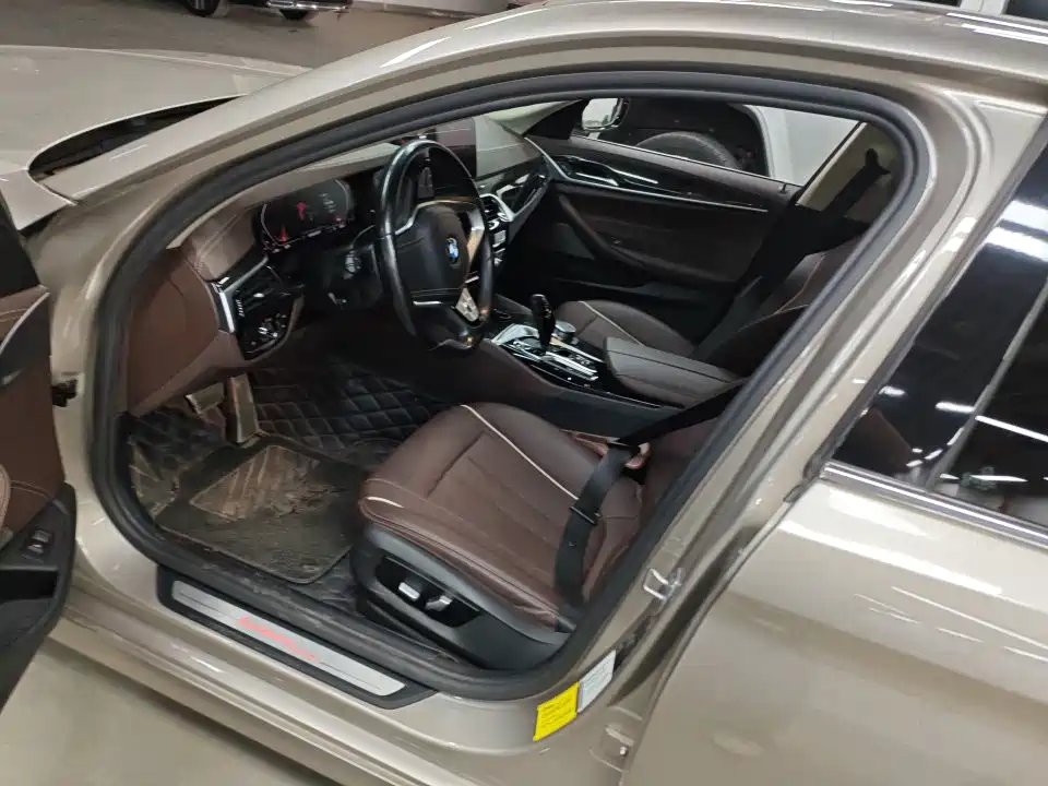 BMW 5 Series — миниатюра 7