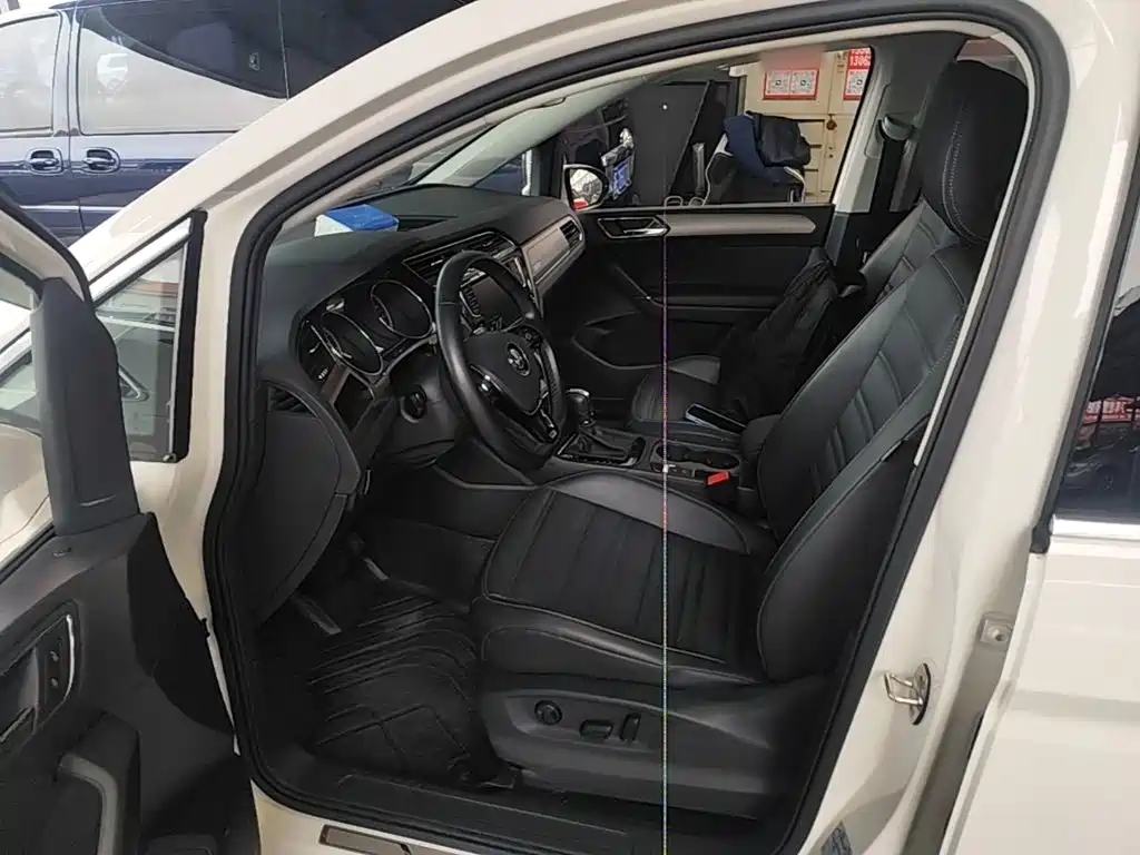 Volkswagen Touran — миниатюра 16