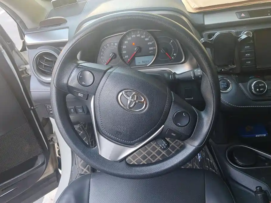 Toyota RAV4 — миниатюра 15