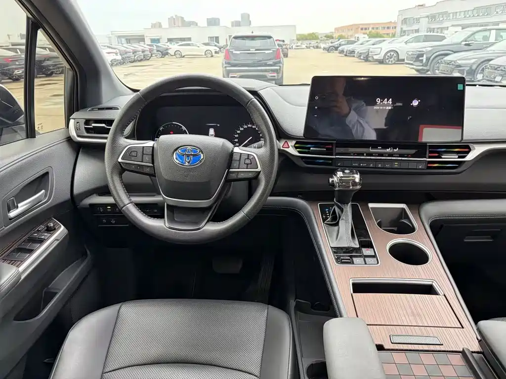 Toyota Sienna — миниатюра 10