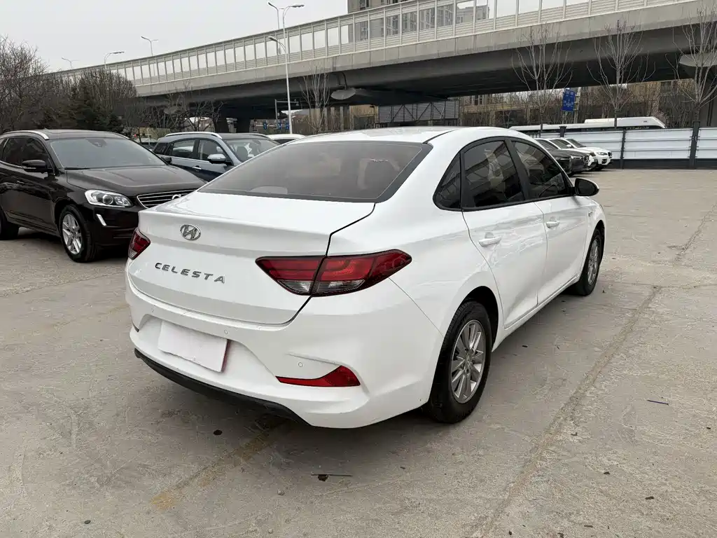 Hyundai Elantra — миниатюра 10