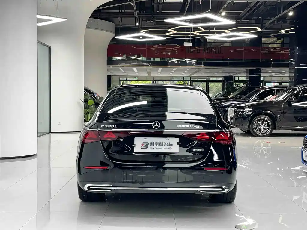 Mercedes-Benz E-Class — миниатюра 11