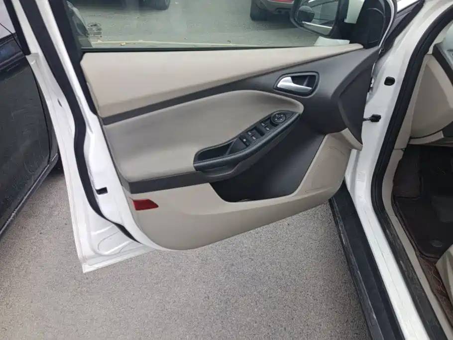 Ford Focus — миниатюра 7