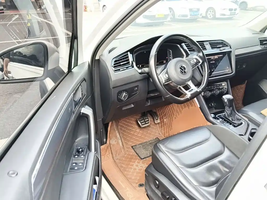 Volkswagen Tiguan L — миниатюра 21