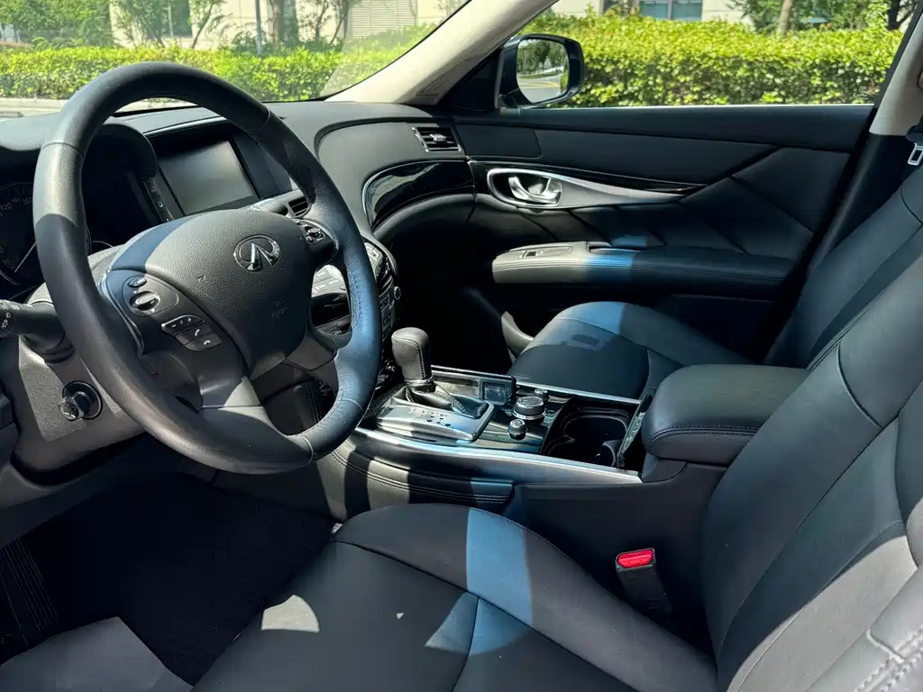 Infiniti Q70 — миниатюра 4