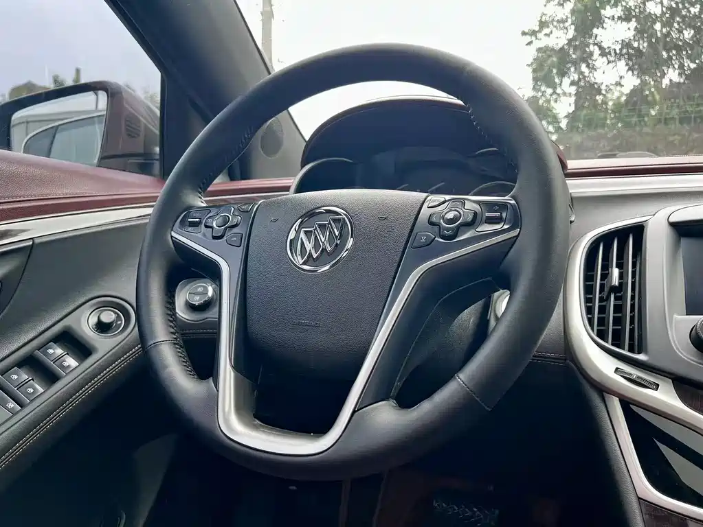 Buick LaCrosse — миниатюра 12