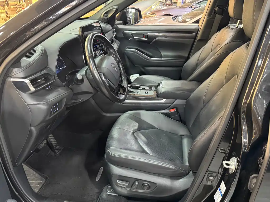 Toyota Crown Kluger — миниатюра 2