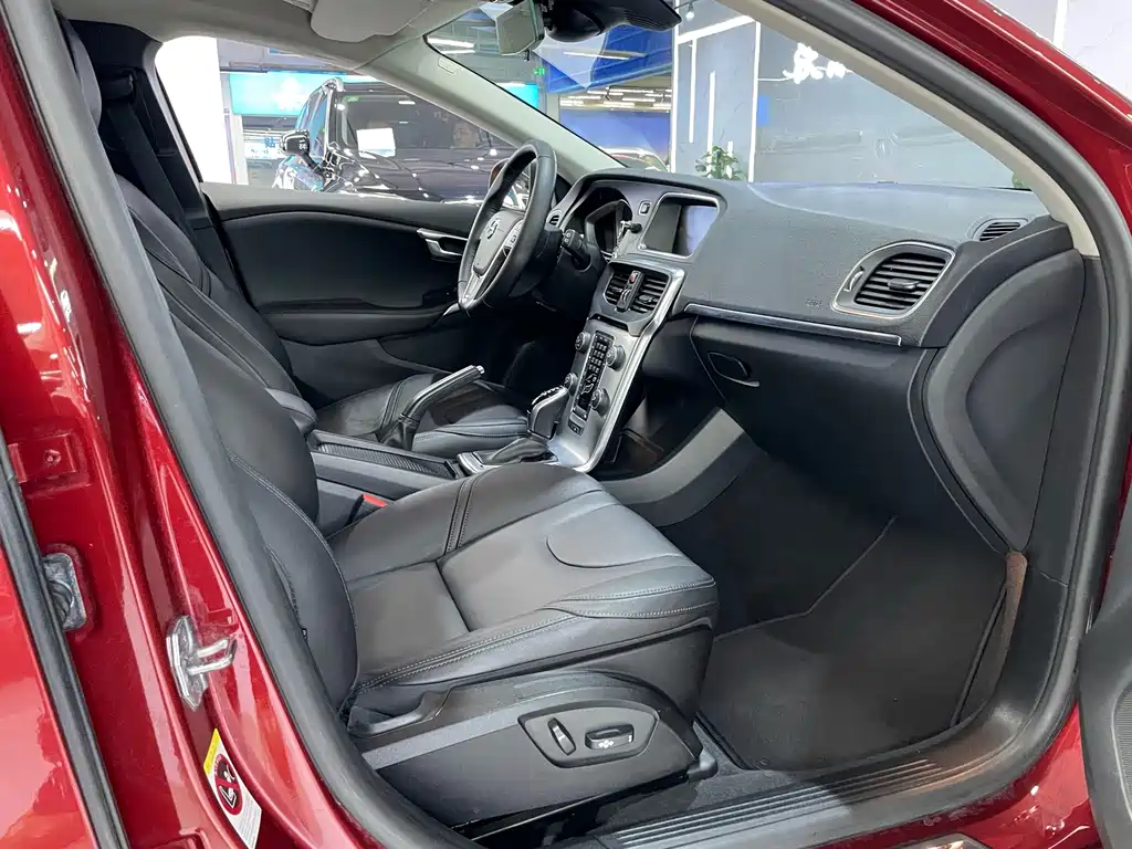 Volvo V40 — миниатюра 7