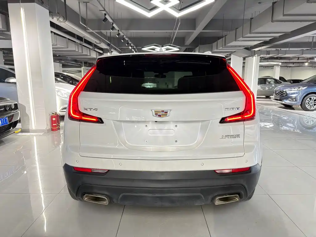 CADILLAC XT4