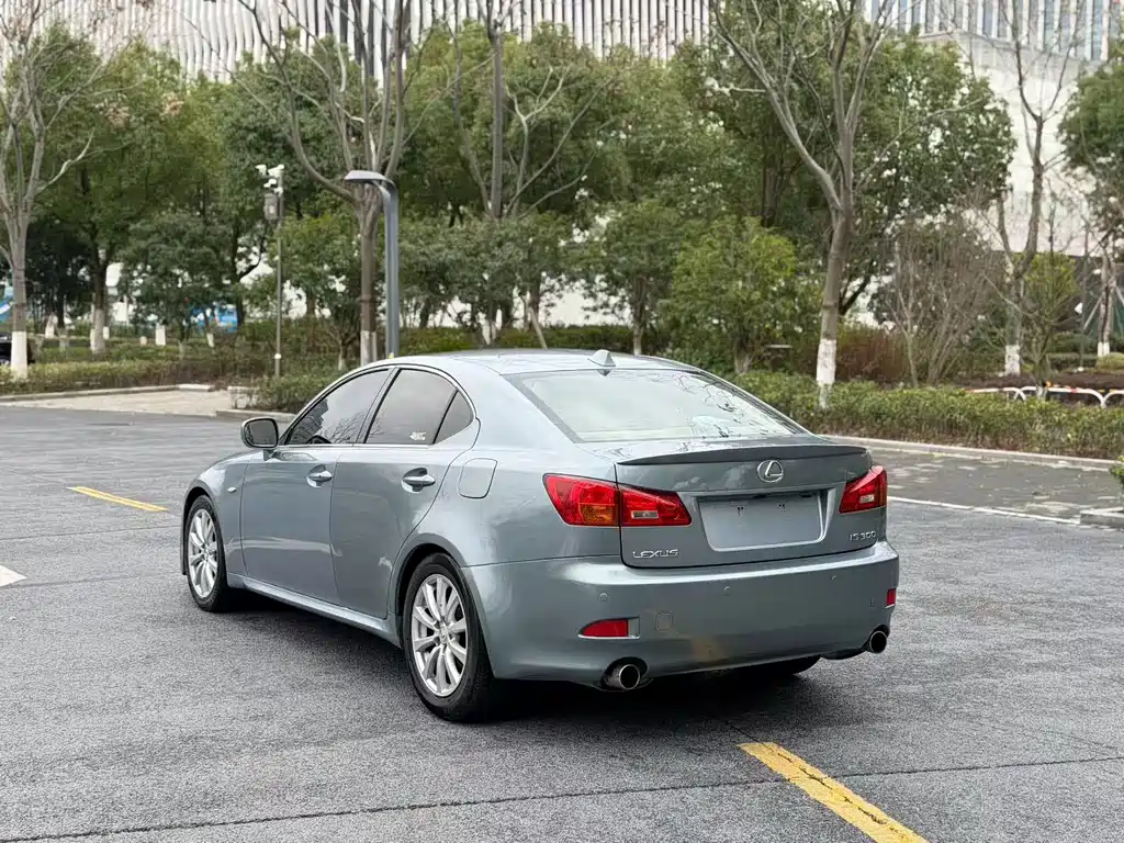 Lexus IS — миниатюра 9