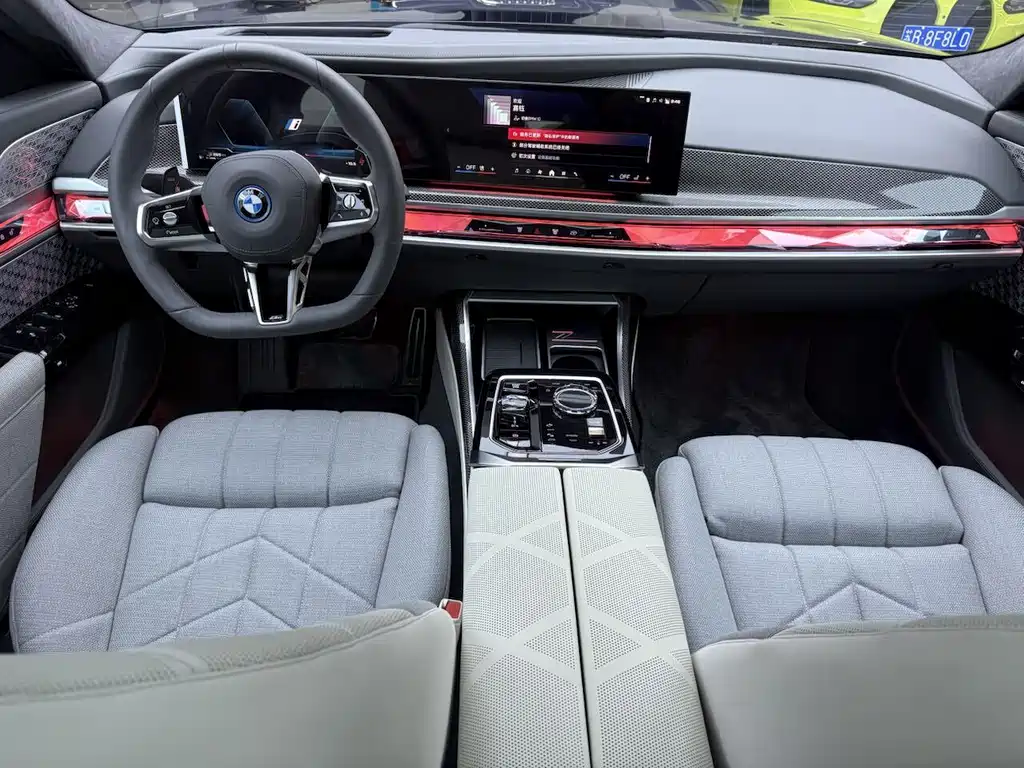 BMW M760Le — миниатюра 16