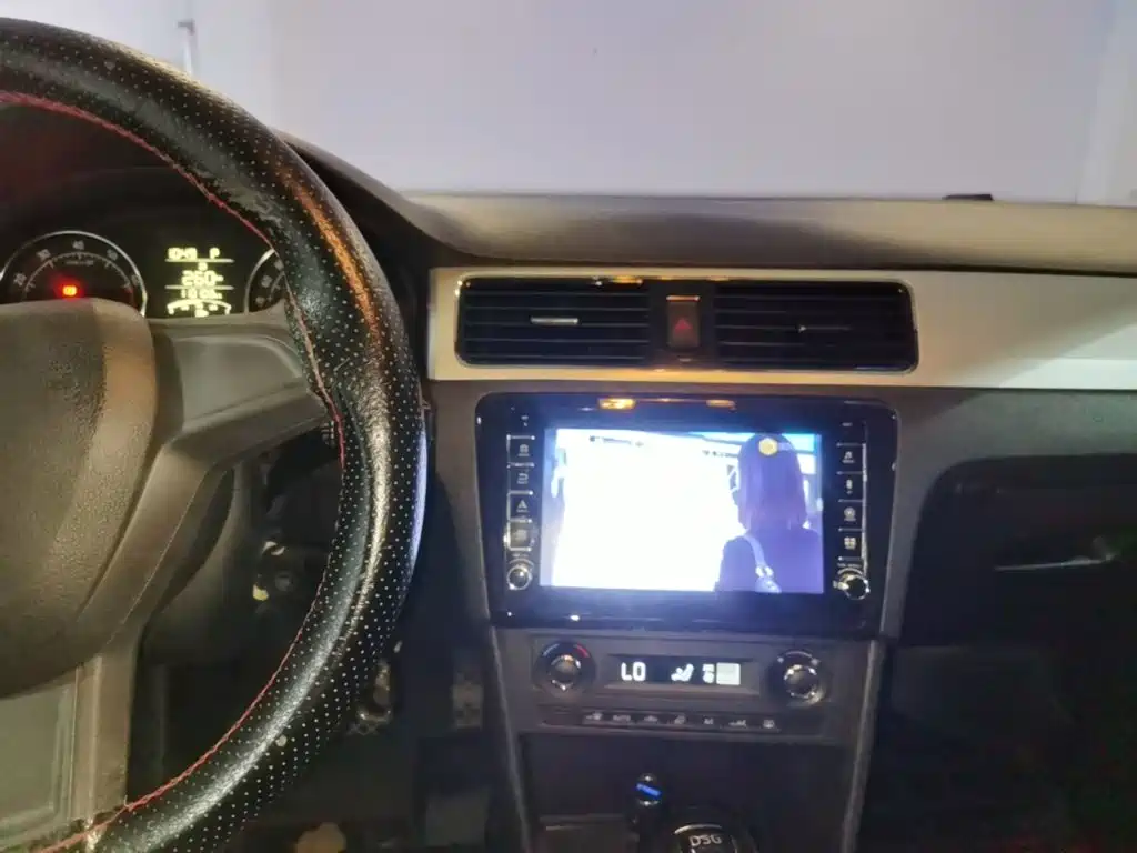 Skoda Rapid Spaceback — миниатюра 13