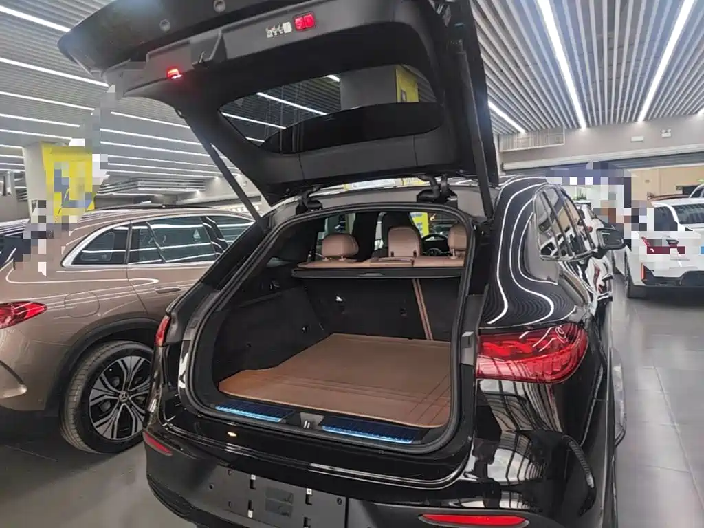 Mercedes-Benz EQE SUV — миниатюра 19