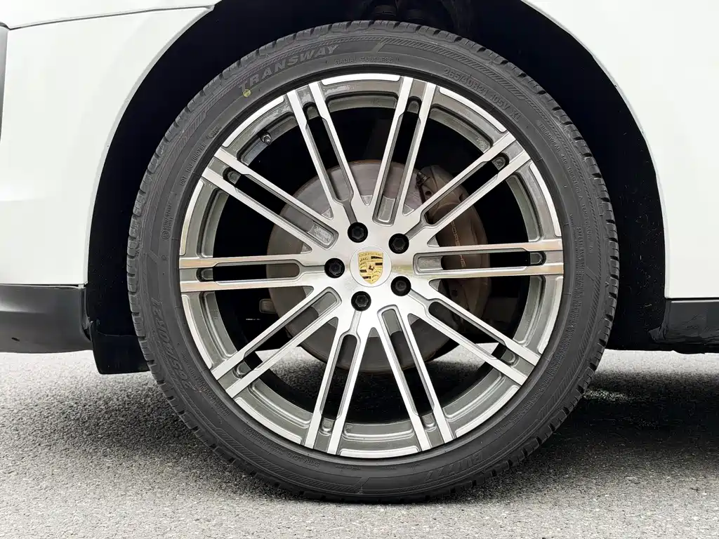 Porsche Macan — миниатюра 9