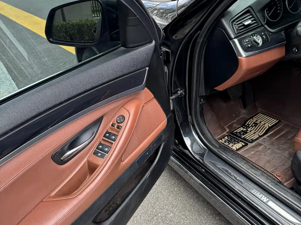 BMW 5 Series — миниатюра 6
