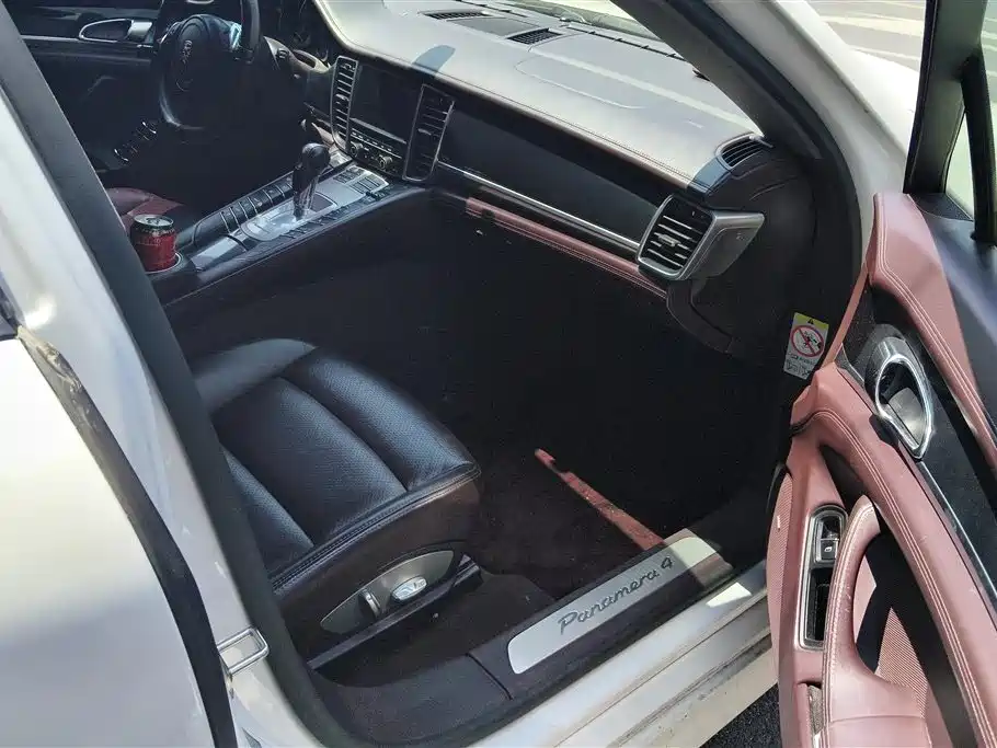 Porsche Panamera 2013 Panamera 4 Platinum Edition 3.6L