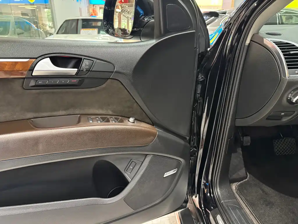 Audi Q7 — миниатюра 6
