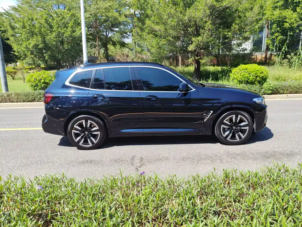 BMW iX3 — миниатюра 15