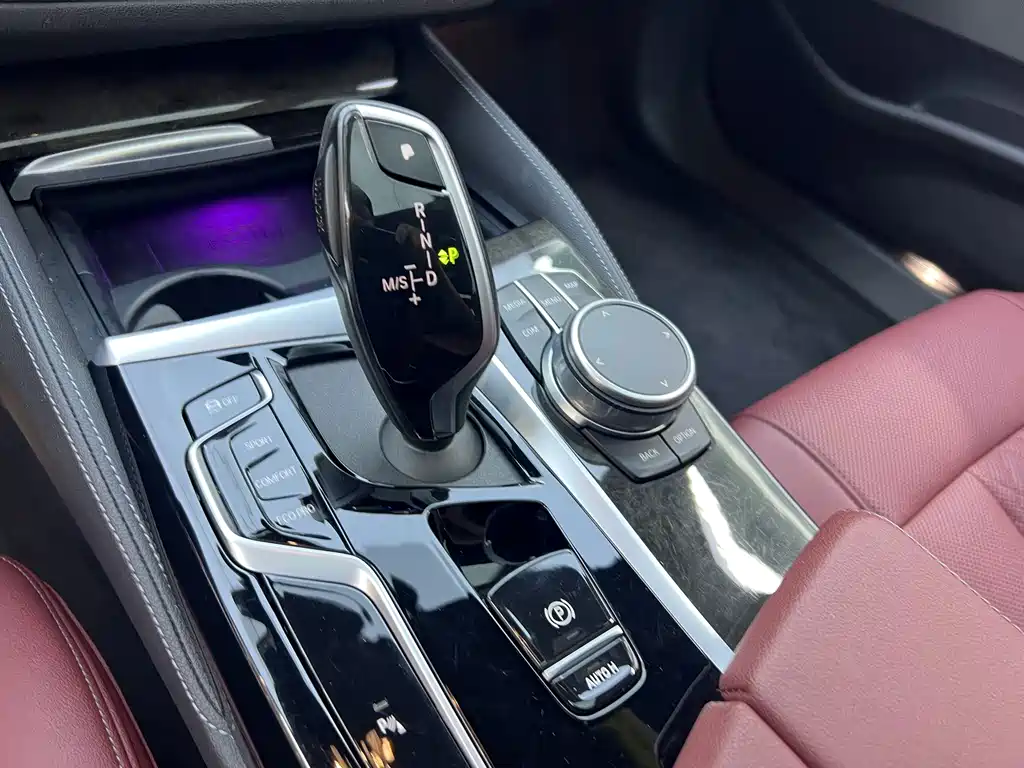 BMW 5 Series — миниатюра 5