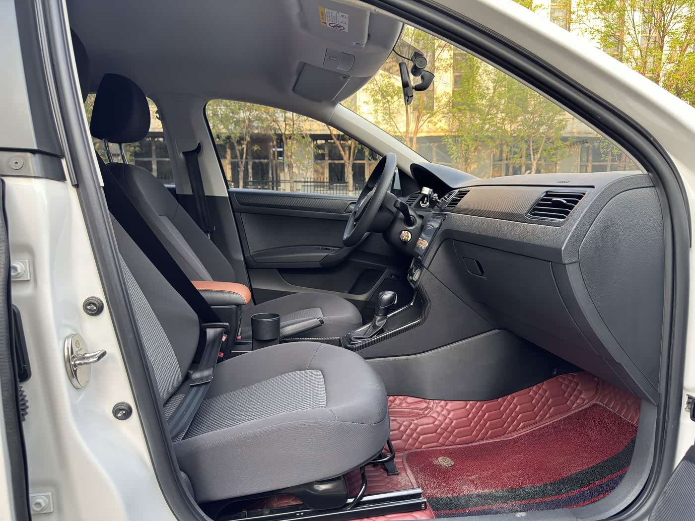 Volkswagen Santana 1.5 л 2022 г. Белый, пробег 30000 км