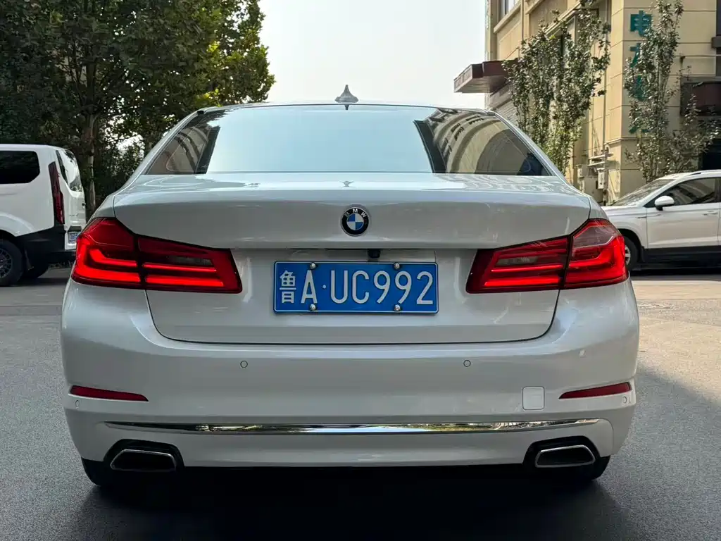 BMW 5 Series — миниатюра 5
