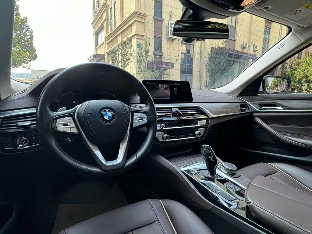 BMW 5 Series — миниатюра 11