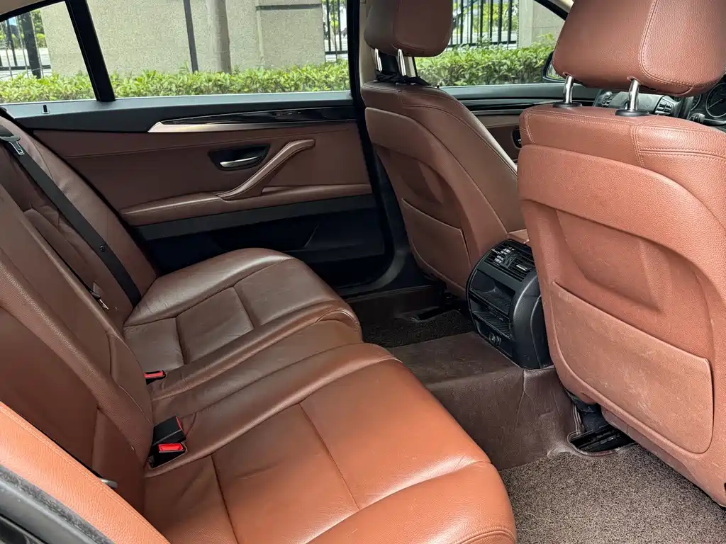 BMW 5 Series — миниатюра 11