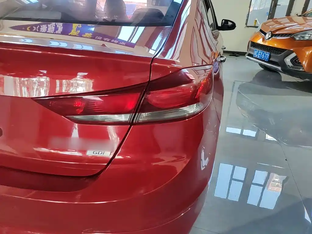 Hyundai Elantra — миниатюра 8